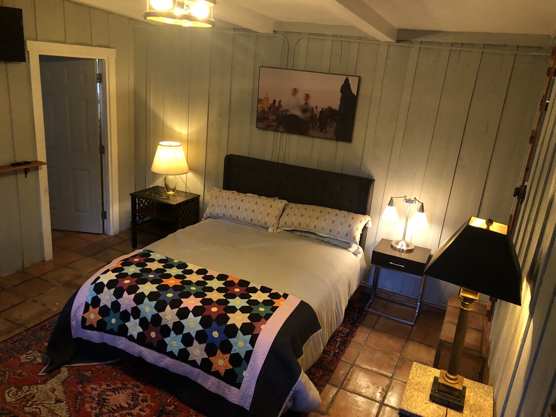 Cozy bedroom - 788 Ferguson Rd