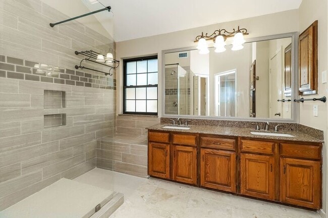 Building Photo - 428 Cozby Ave