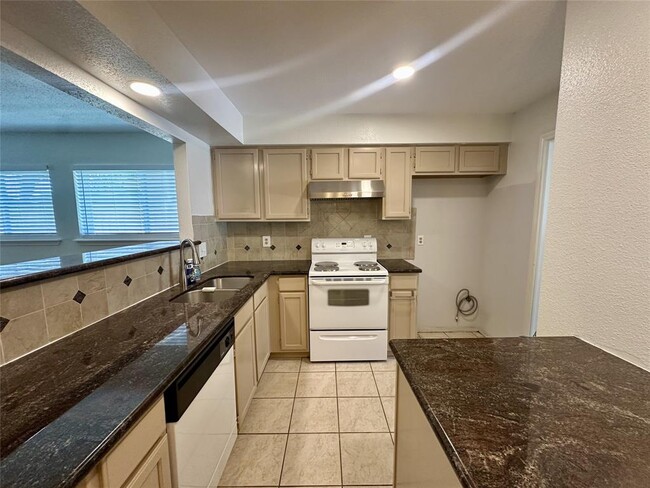 Foto del edificio - 1126 Ravenscourt Dr