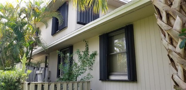 Building Photo - 2321 NW Bay Colony Ct