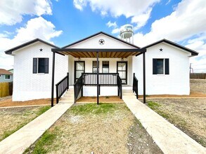 Building Photo - 509 Meadow Forge