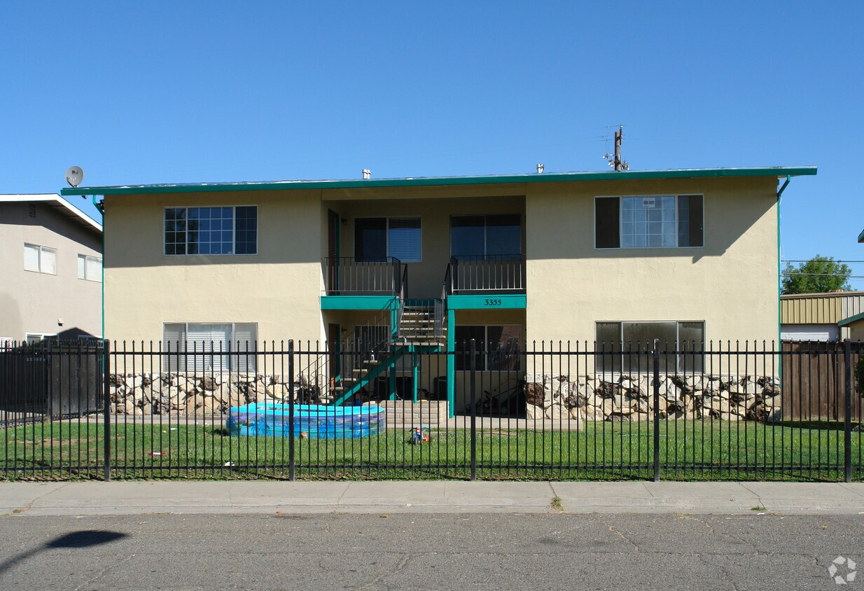 Foto principal - 3355 Lerwick Rd