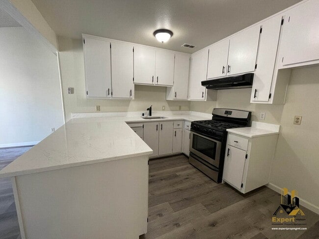 Foto del edificio - 4802 Mary Kate Dr