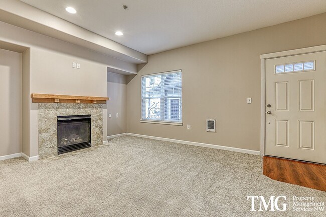 Building Photo - Ground Level 1+br Condo with all new carpe...