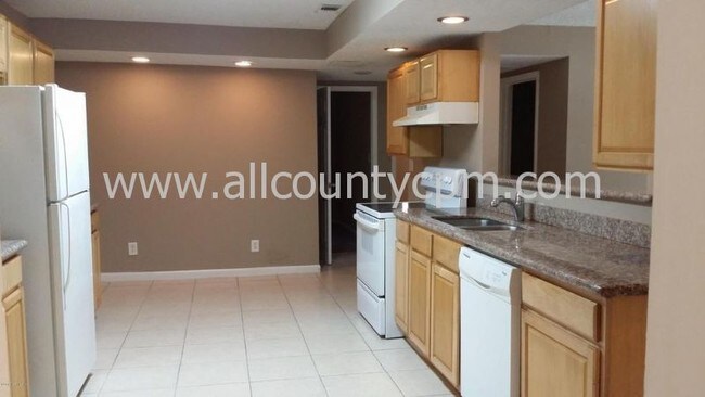 Foto del edificio - 8735 Trilby Ave