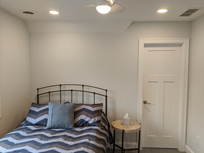 Building Photo - 20 Rockcress Ln