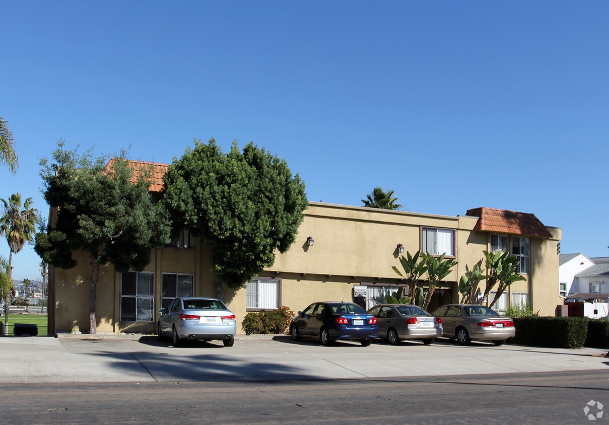 4746 W Point Loma Blvd, San Diego, CA 92107 Apartments in San Diego