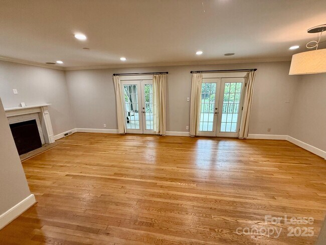 Foto del edificio - 1425 Montford Dr