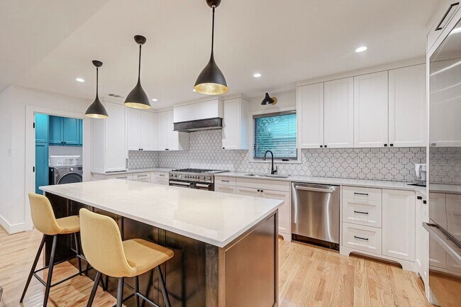 Foto del edificio - 4423 Springside Ln