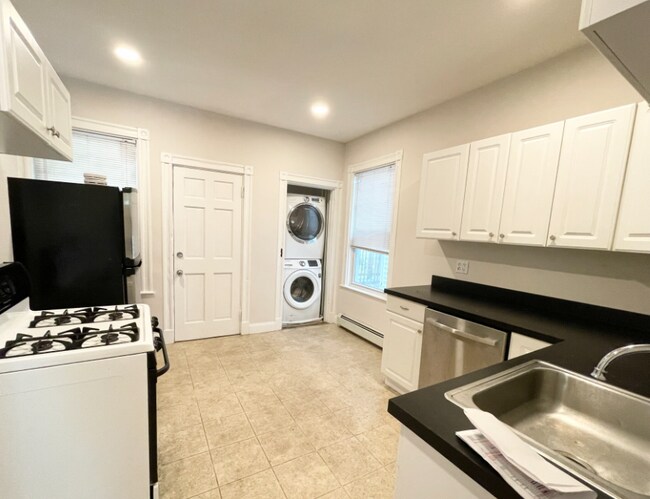 Foto del edificio - 276 E Cottage St