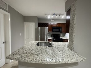 Building Photo - 2811 N Oakland Forest Dr