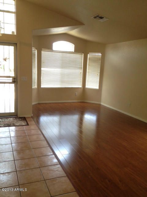 Foto del edificio - 143 W Smoke Tree Rd