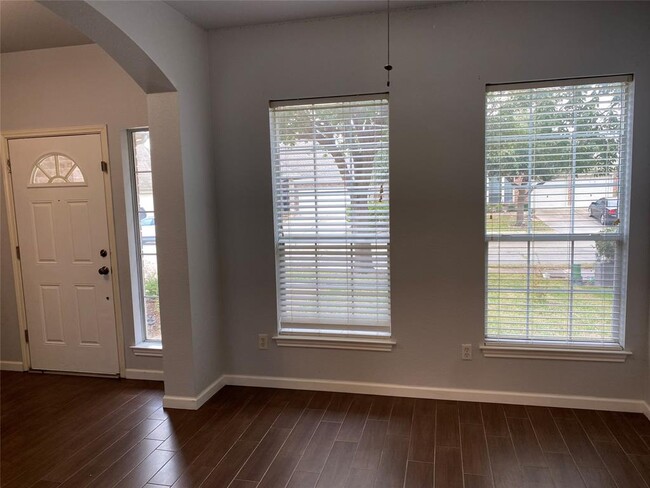 Building Photo - 11541 Sunny Creek Ln