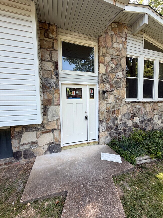 Foto del edificio - 607 Mountain Wood Dr