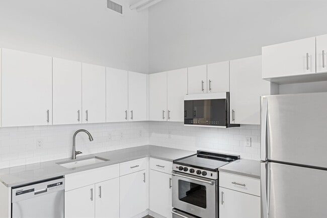 Interior Photo - City View Apartments - 501 (501 S. Capitol, LLC)