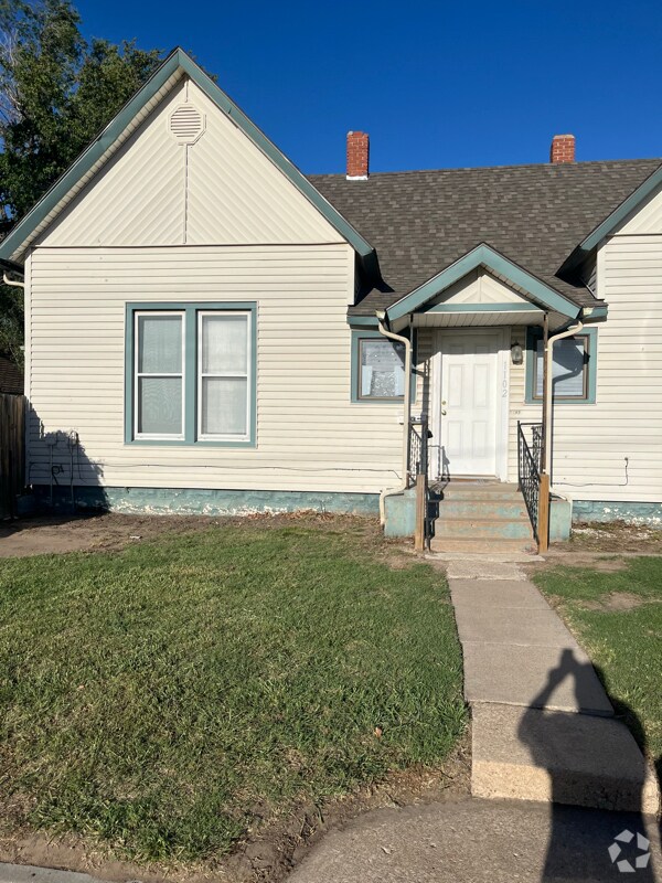 Building Photo - 1102 N Elm St
