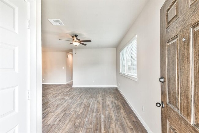 Building Photo - 9872 Grosbeak Ln