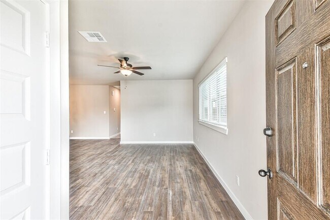Foto del edificio - 9872 Grosbeak Ln