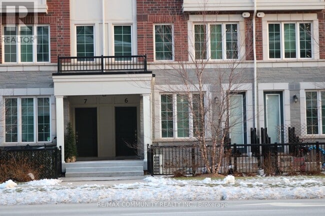 Building Photo - 2205 Lillykin St