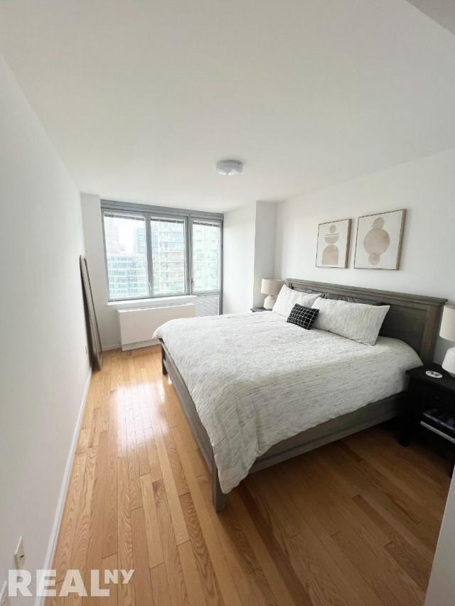 Foto del edificio - 2 bedroom in LONG ISLAND CITY NY 11109