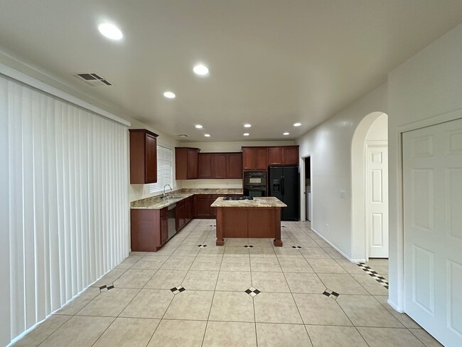 Building Photo - SOLANO AT THE VISTAS