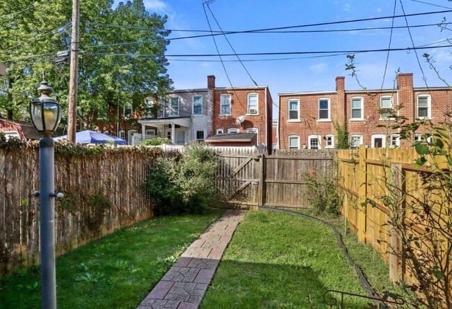 Building Photo - 627 4th St