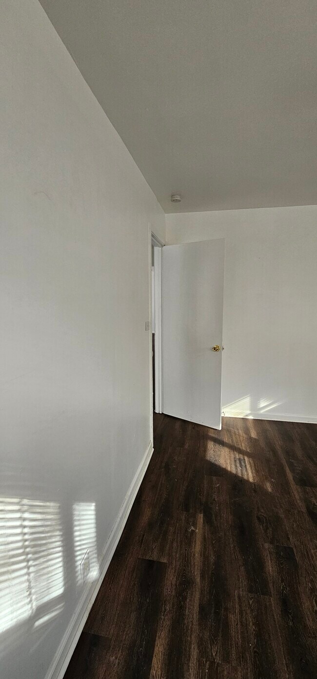 Foto del edificio - 11405 Crystal Ave