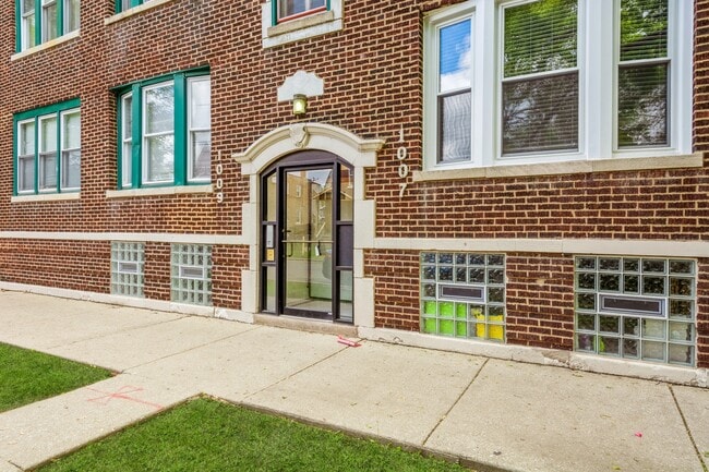 Foto del edificio - 4954 W Augusta Blvd