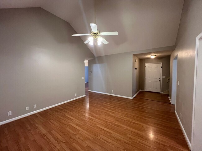 Foto del edificio - Conveniently located 3 Bedroom 2 Bath+ BON...