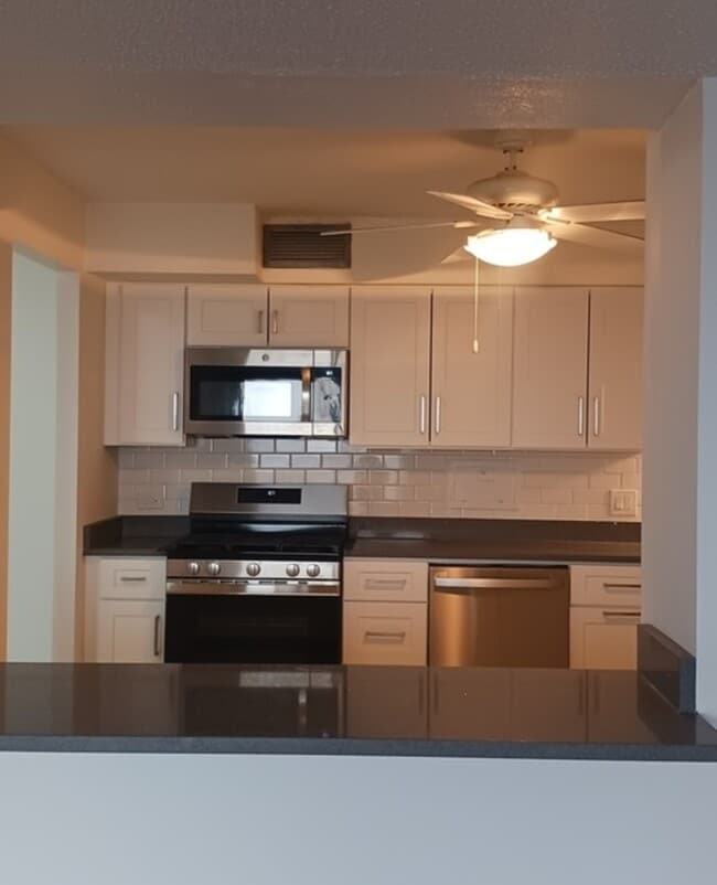 Foto del edificio - 8801 W Golf Rd