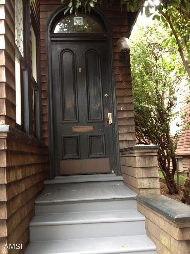 Building Photo - 1 br, 1 bath House - 2727 Hillegass #BigRoom2