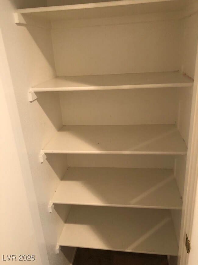 Foto del edificio - 391 Silverado Pines Ave