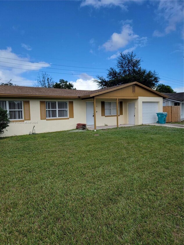 Primary Photo - 4285 Solomon Dr