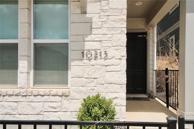 Foto del edificio - 10213 Erwin Trl