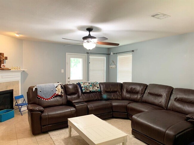 Building Photo - 4502 Pin Oak Creek Ln