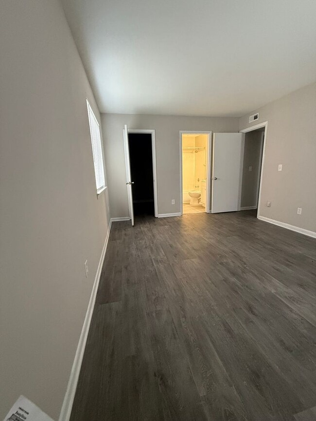 Foto del edificio - 220 Orchard Trace Ln
