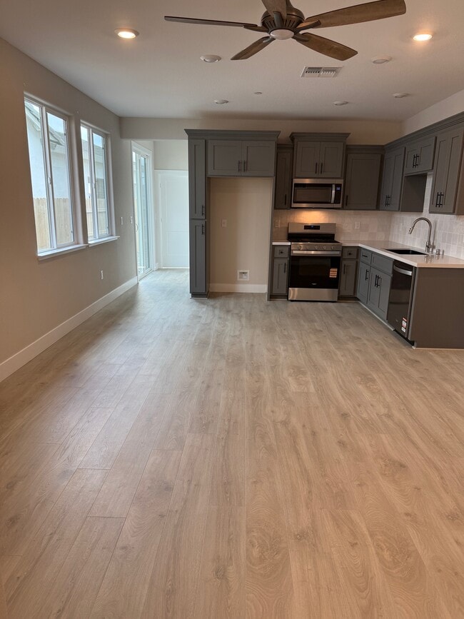 Building Photo - 4085 Peter's Ct