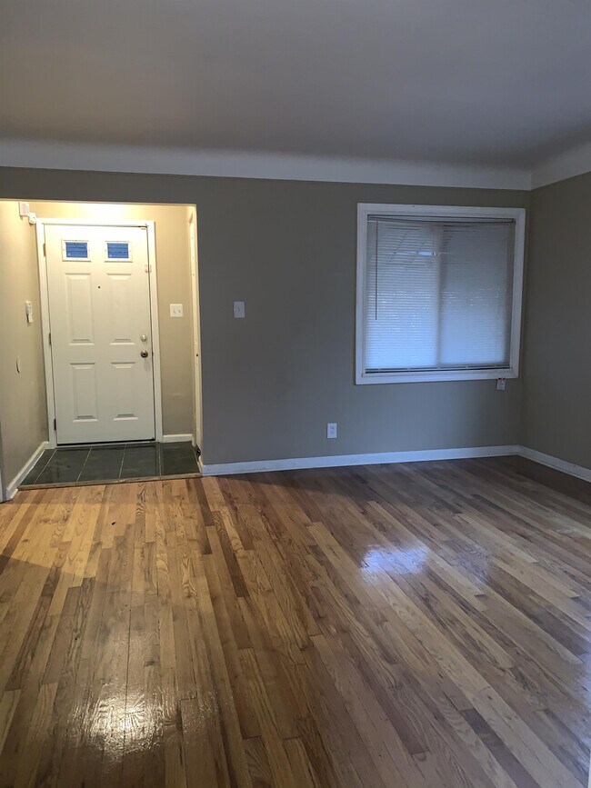 Foto del edificio - 16733 E 8 Mile Rd