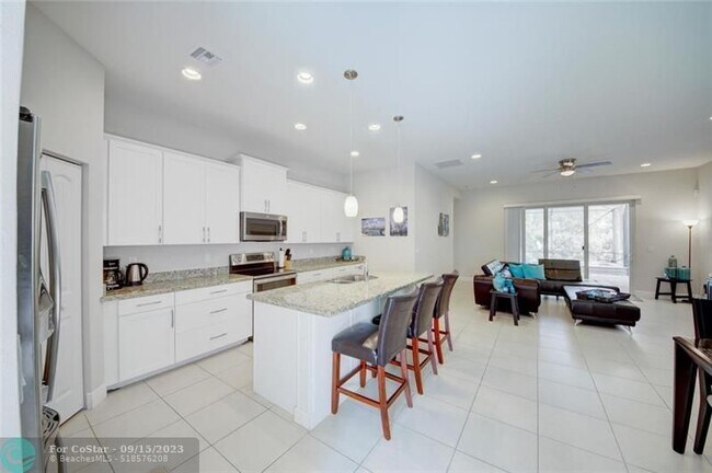 Building Photo - 495 NE Abaca Way