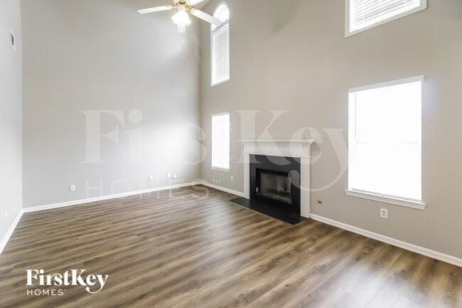 Building Photo - 15 Dairyland Dr