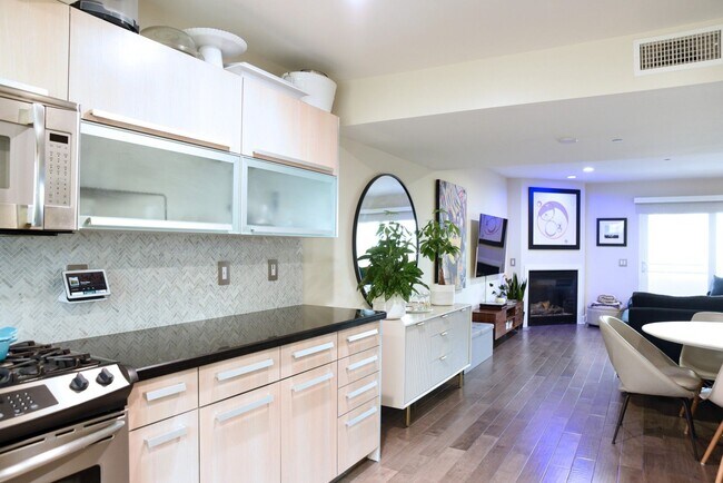 Foto del edificio - OCEAN VIEWS - 2BD/2.5BA Condo in the Heart of Oceanside