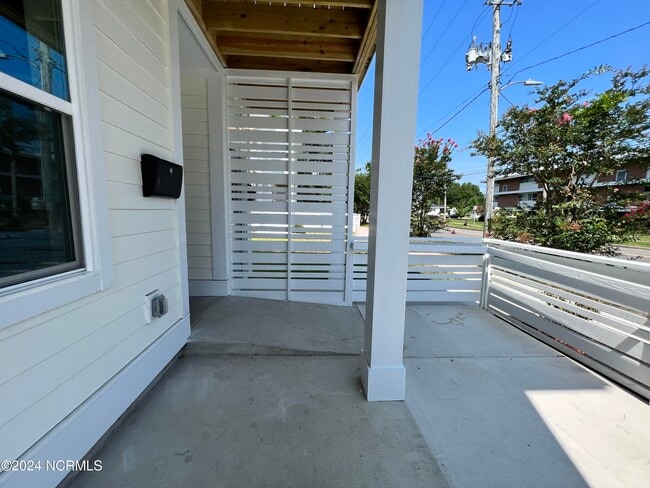 Building Photo - 816 Nixon St