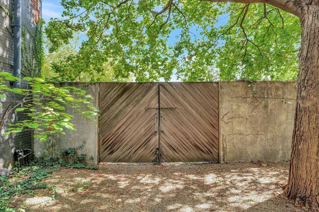 Building Photo - Gated Studio Loft Designed by Architect Ja...