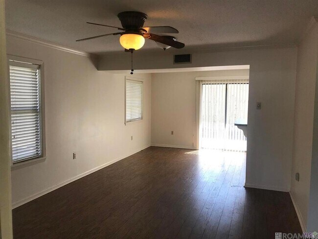 Foto del edificio - 536 N Jefferson Ave