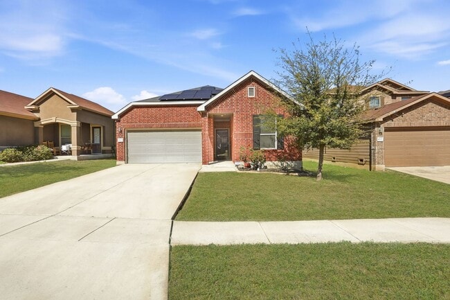 Single-Story Solar-Powered Home Near Braunig Lake – Comfortable & Convenient! - Single-Story Solar-Powered Home Near Braunig Lake – Comfortable & Convenient!