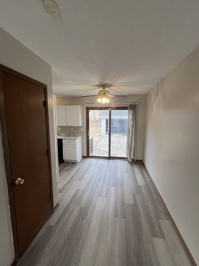 Building Photo - Fully Renovated 2Br / 1.5Ba Home with Deta...