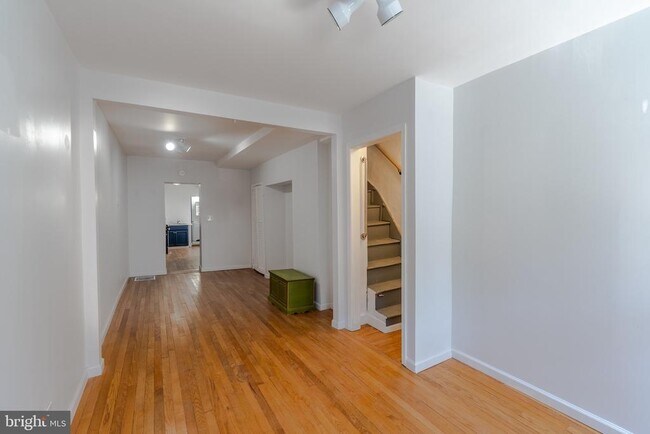 Building Photo - 202 S Regester St