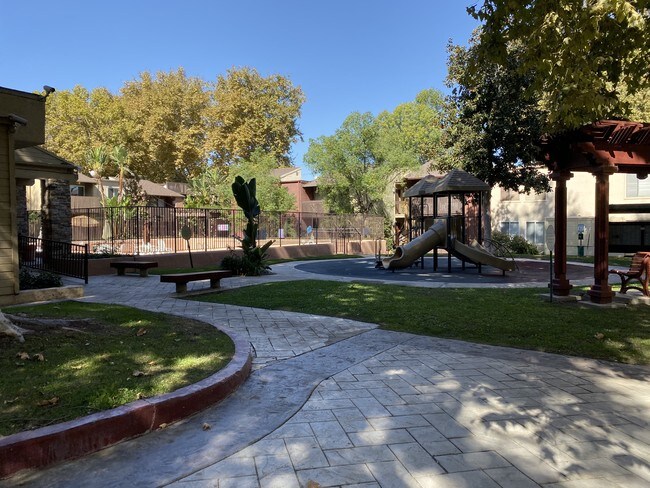 Fotografía del edificio - 18350 Hatteras St