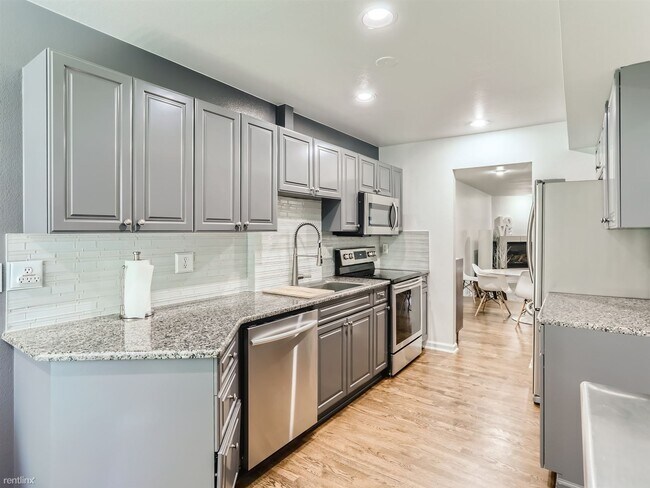 Foto del edificio - 2 br, 2.5 bath Townhome - 152 South Jackso...