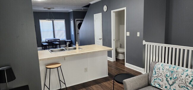 Building Photo - Fully Furnished 2BR/2.5 BA plus office wit...